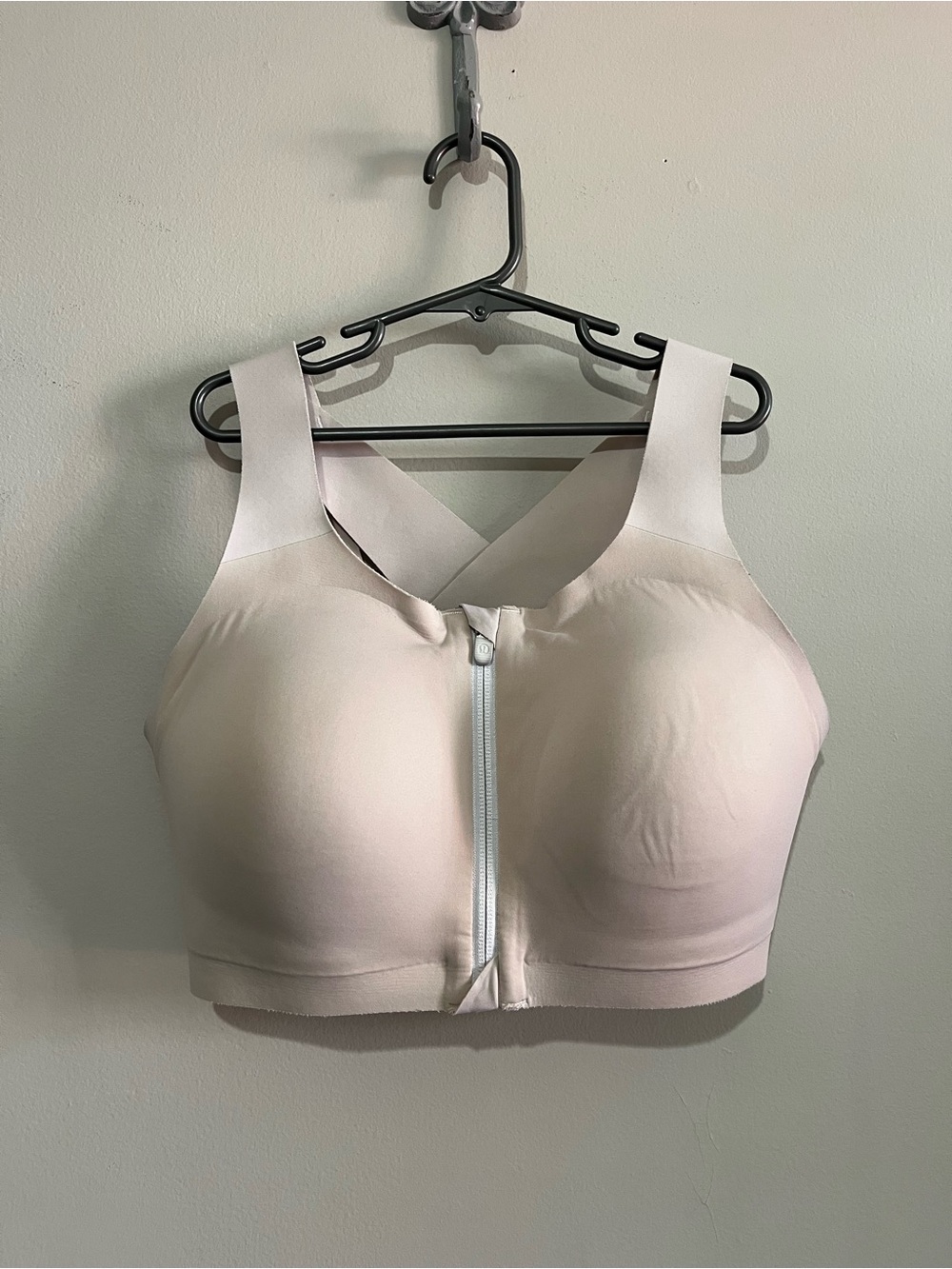 Lululemon Enlite bra 34DD zip front